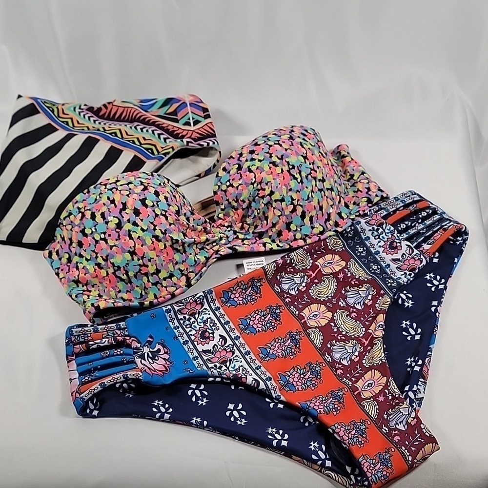 2 Multicolor Victoria’s Secret Bikini Top + bottom - Picture 2 of 7
